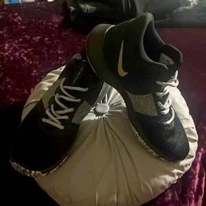 practically New. Used once. Nike Air Precision II Basketball Shoes Black & Gold.